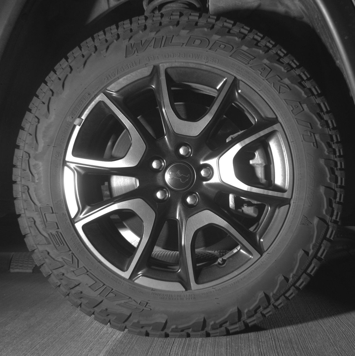 Used 2025 Jeep Compass Trailhawk AWD/4WD image 13
