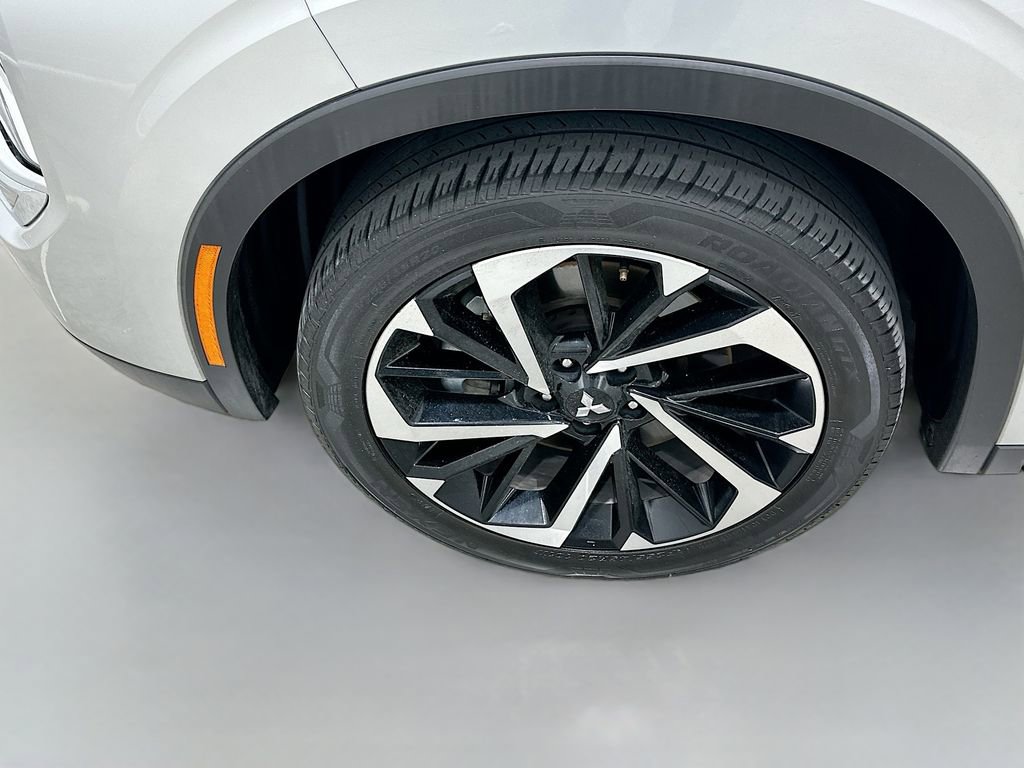Used 2023 Mitsubishi Outlander SE image 33