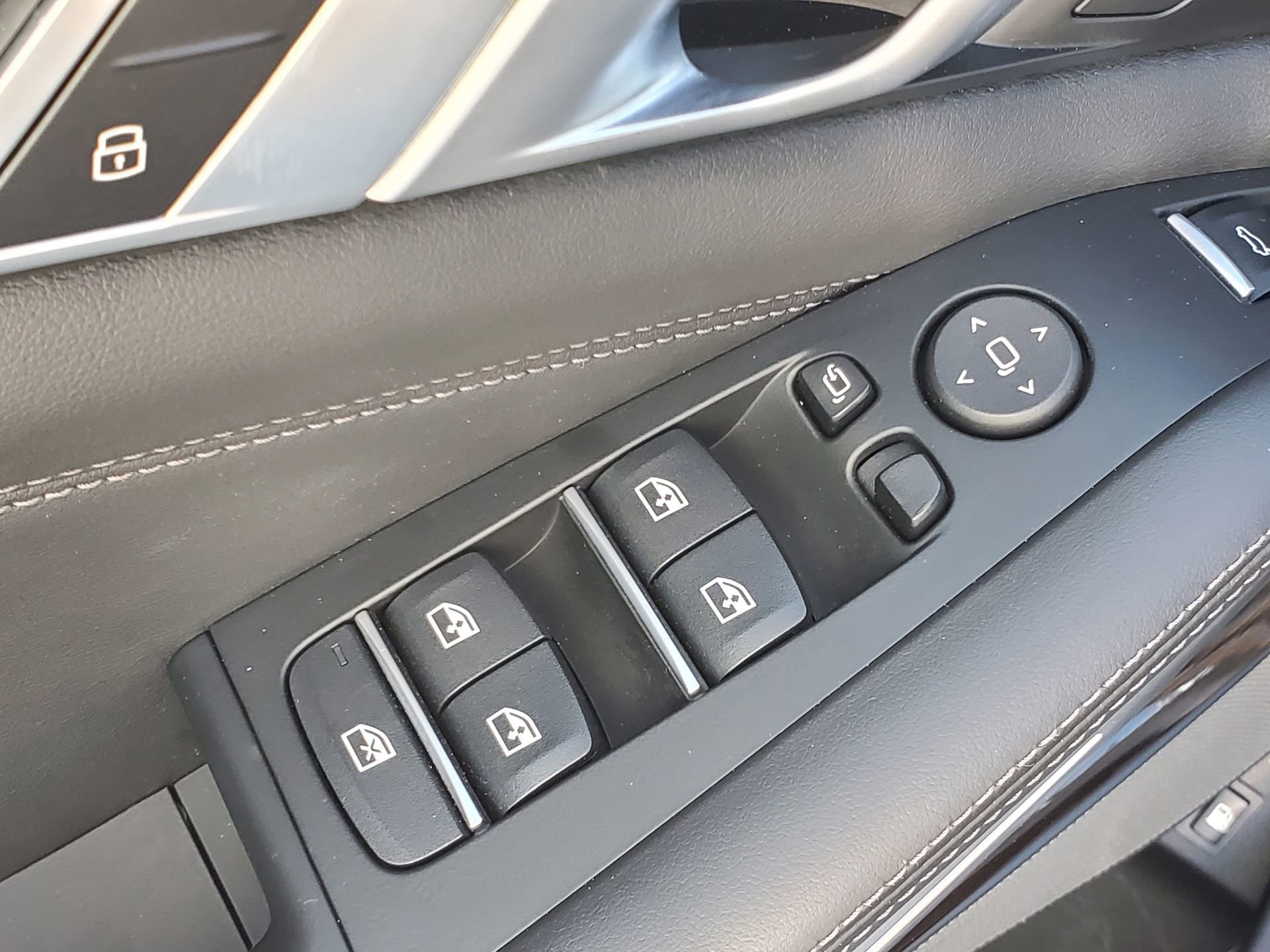 Used 2025 BMW X5 xDrive50e AWD/4WD image 18