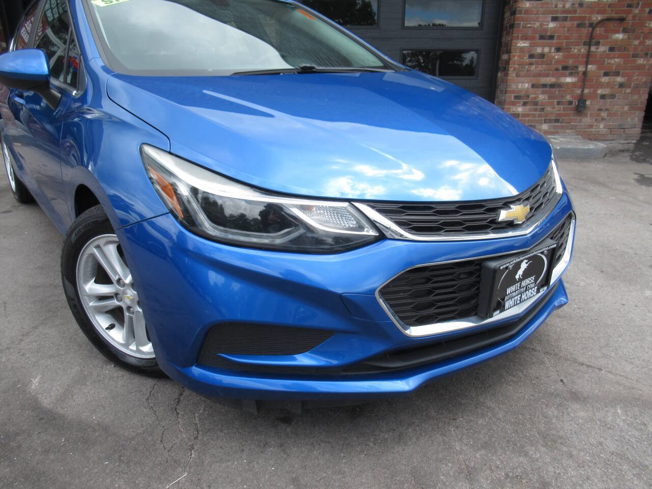 Used 2017 Chevrolet Cruze LT w/ Convenience Package image 2