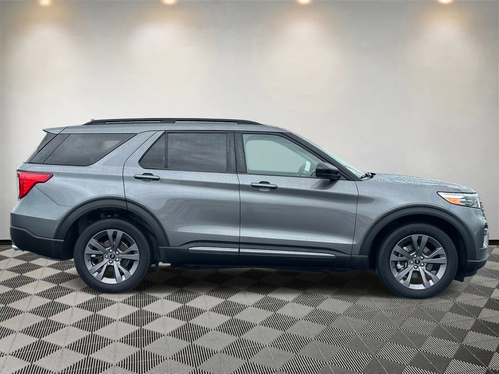 Certified 2023 Ford Explorer XLT w/ Equipment Group 202A AWD/4WD image 2