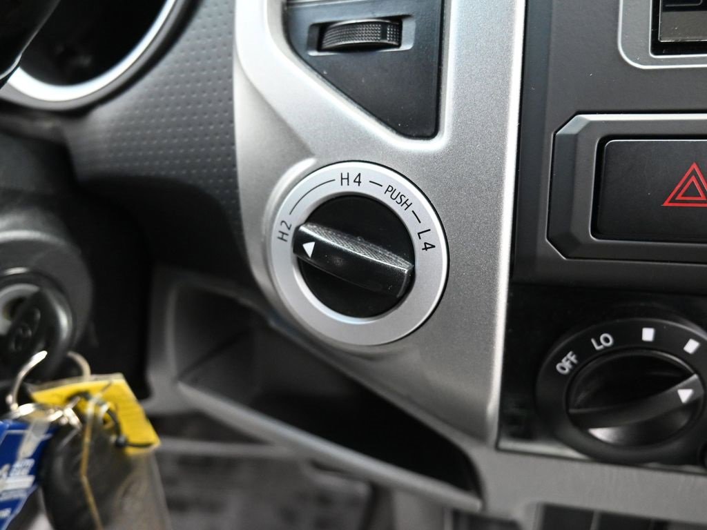 Used 2015 Toyota Tacoma Base image 18
