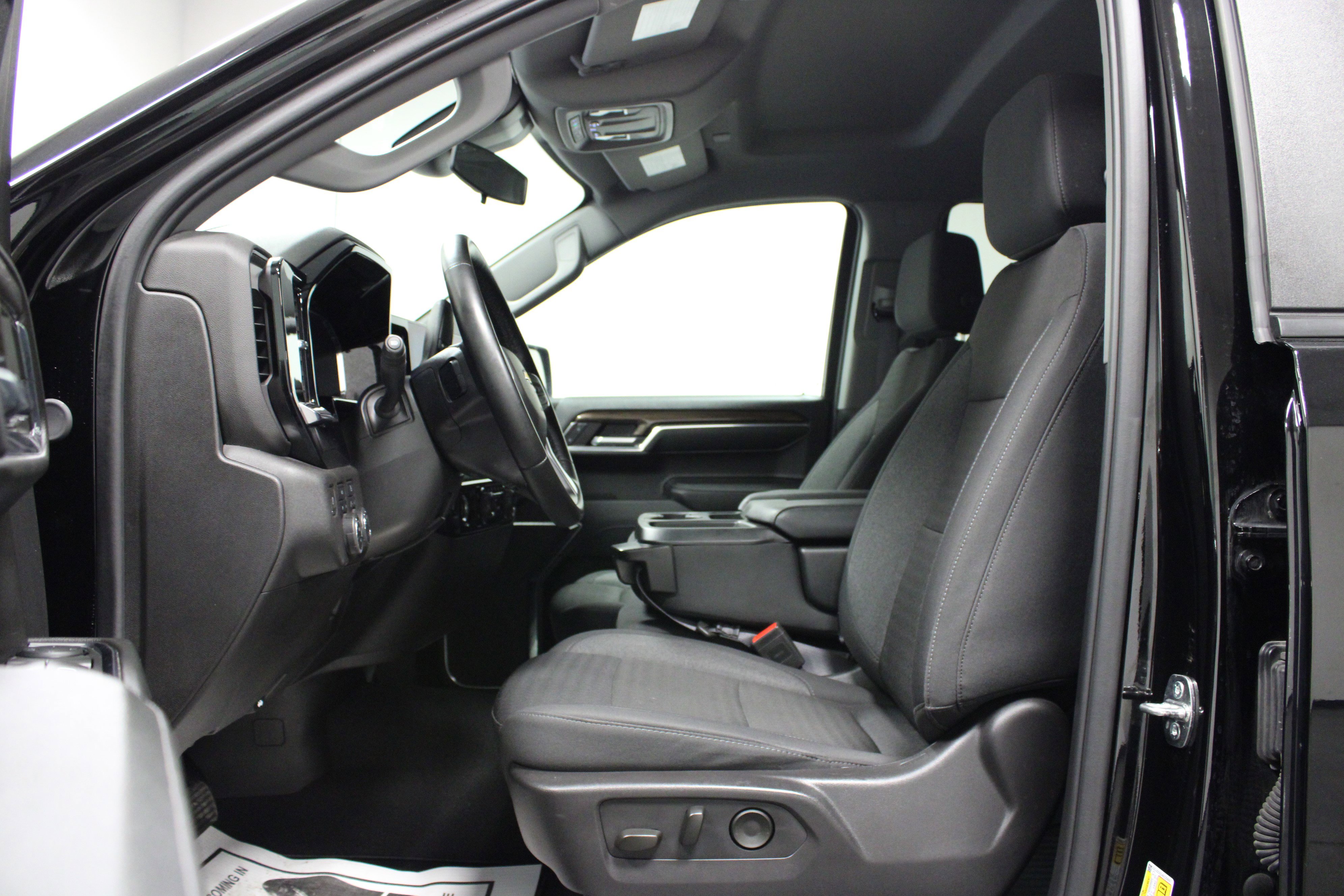 Used 2024 Chevrolet Silverado 1500 LT image 12