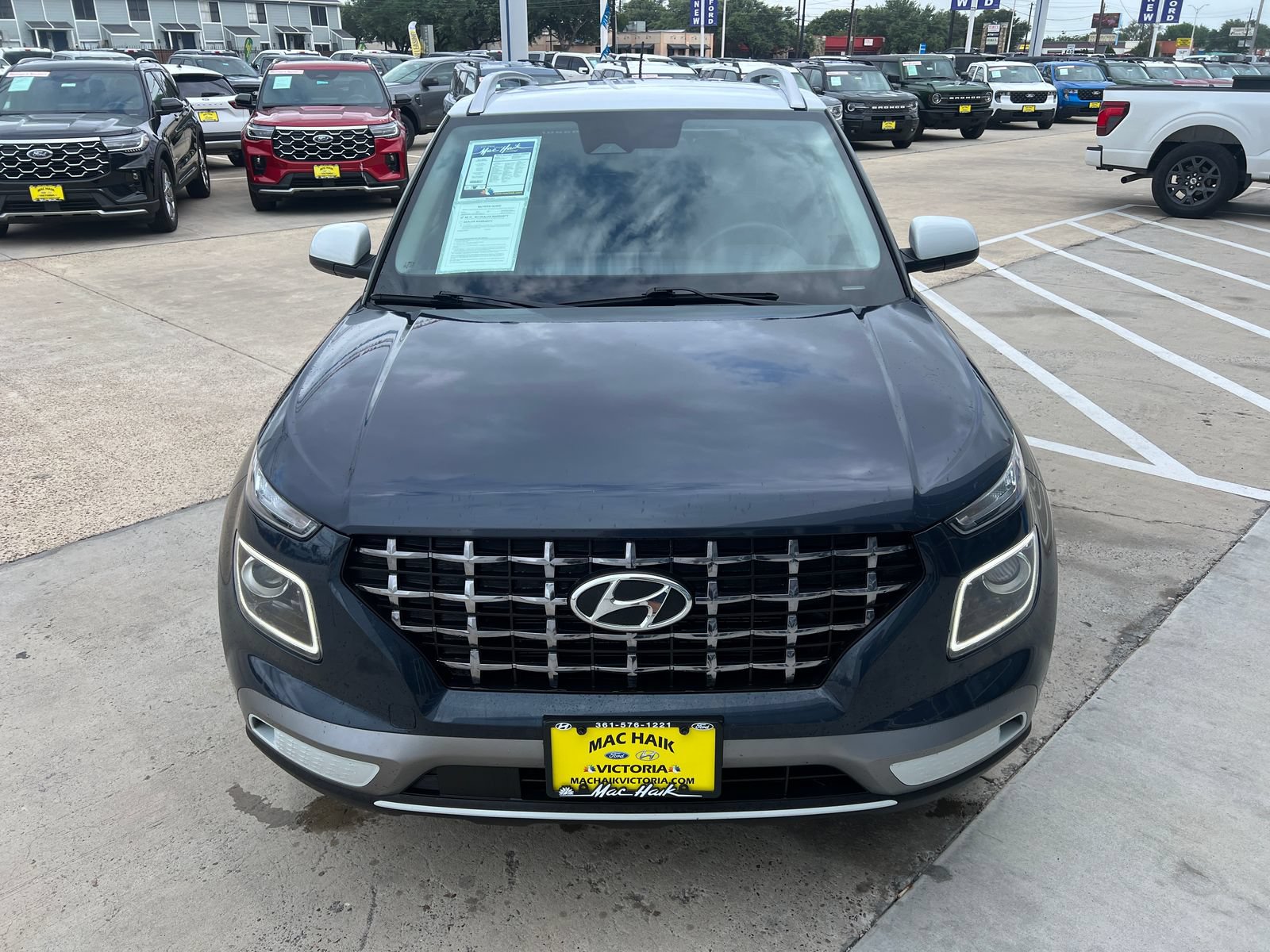 Used 2025 Hyundai Venue Limited FWD image 8