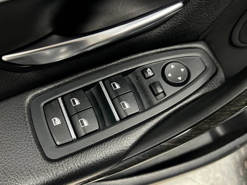 Used 2018 BMW 330e RWD image 16