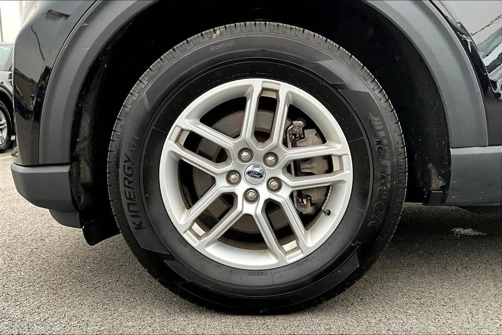 Certified 2025 Ford Explorer Active image 9