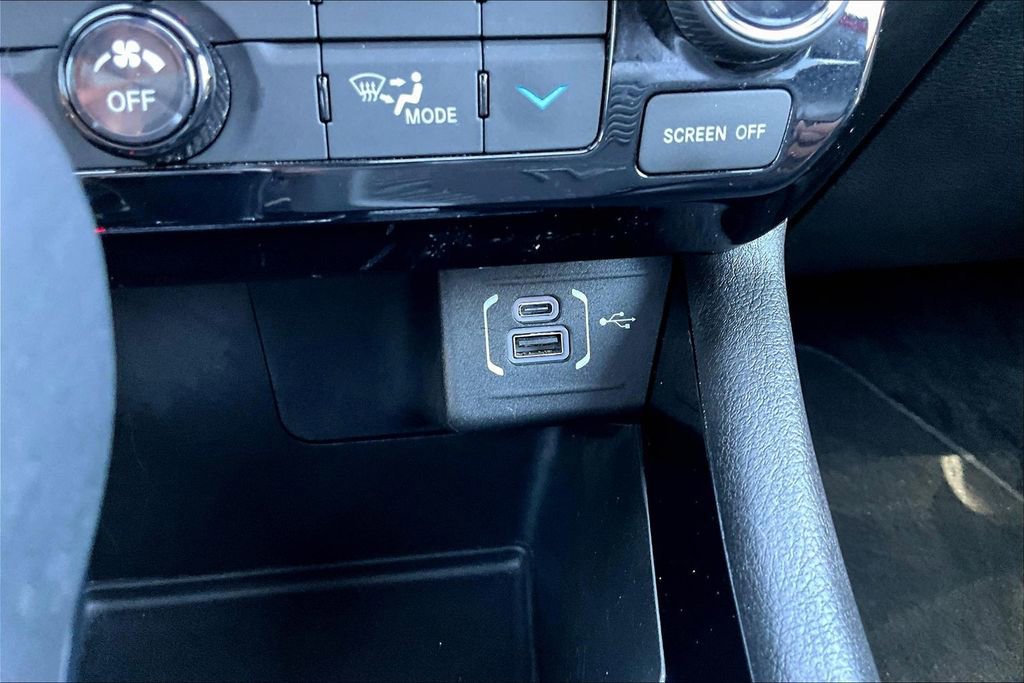 Used 2025 Jeep Compass Limited image 31