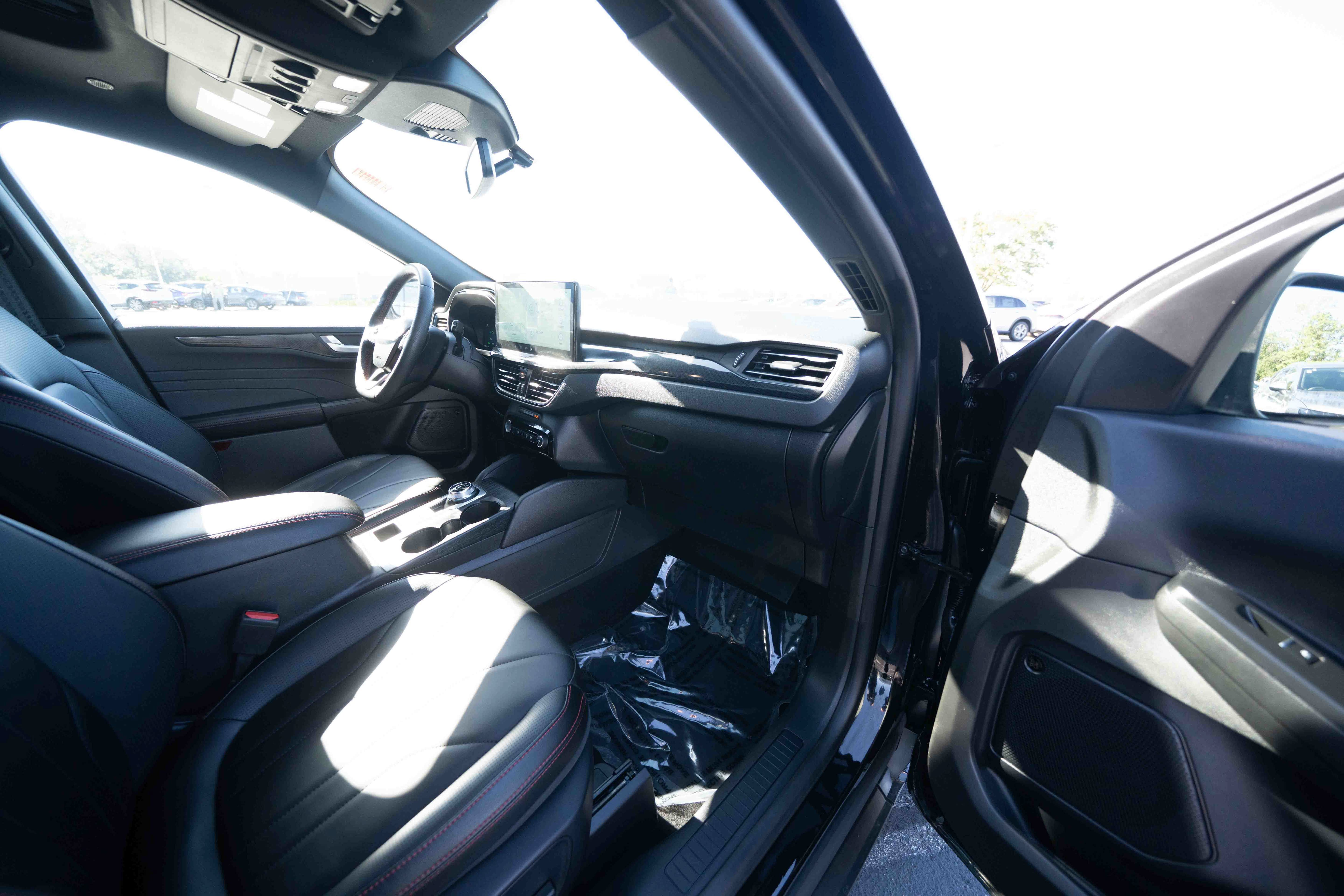 Used 2025 Ford Escape ST-Line Elite w/ Premium Technology Package AWD/4WD image 26
