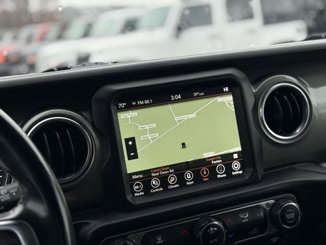 Used 2022 Jeep Wrangler Unlimited Sahara image 3