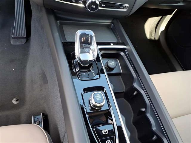 New 2026 Volvo XC60 B5 Plus w/ Protection Package Premier image 17