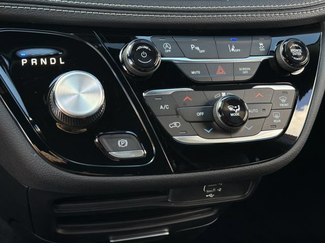 New 2026 Chrysler Pacifica Select FWD image 23