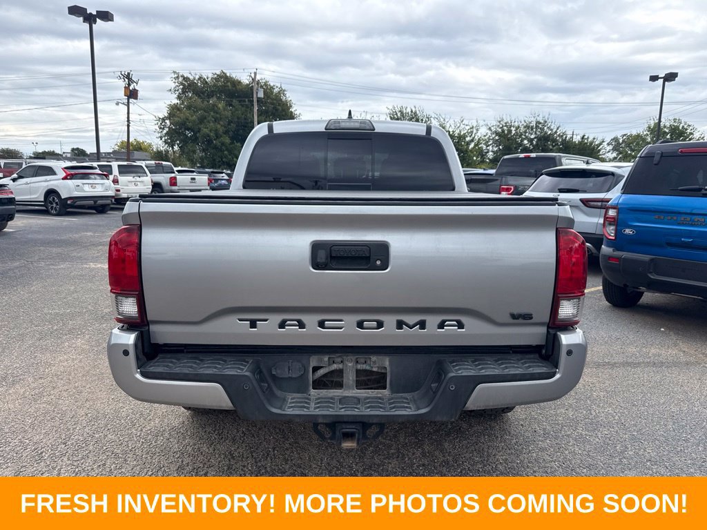 Used 2018 Toyota Tacoma TRD Sport w/ Technology Package AWD/4WD image 3