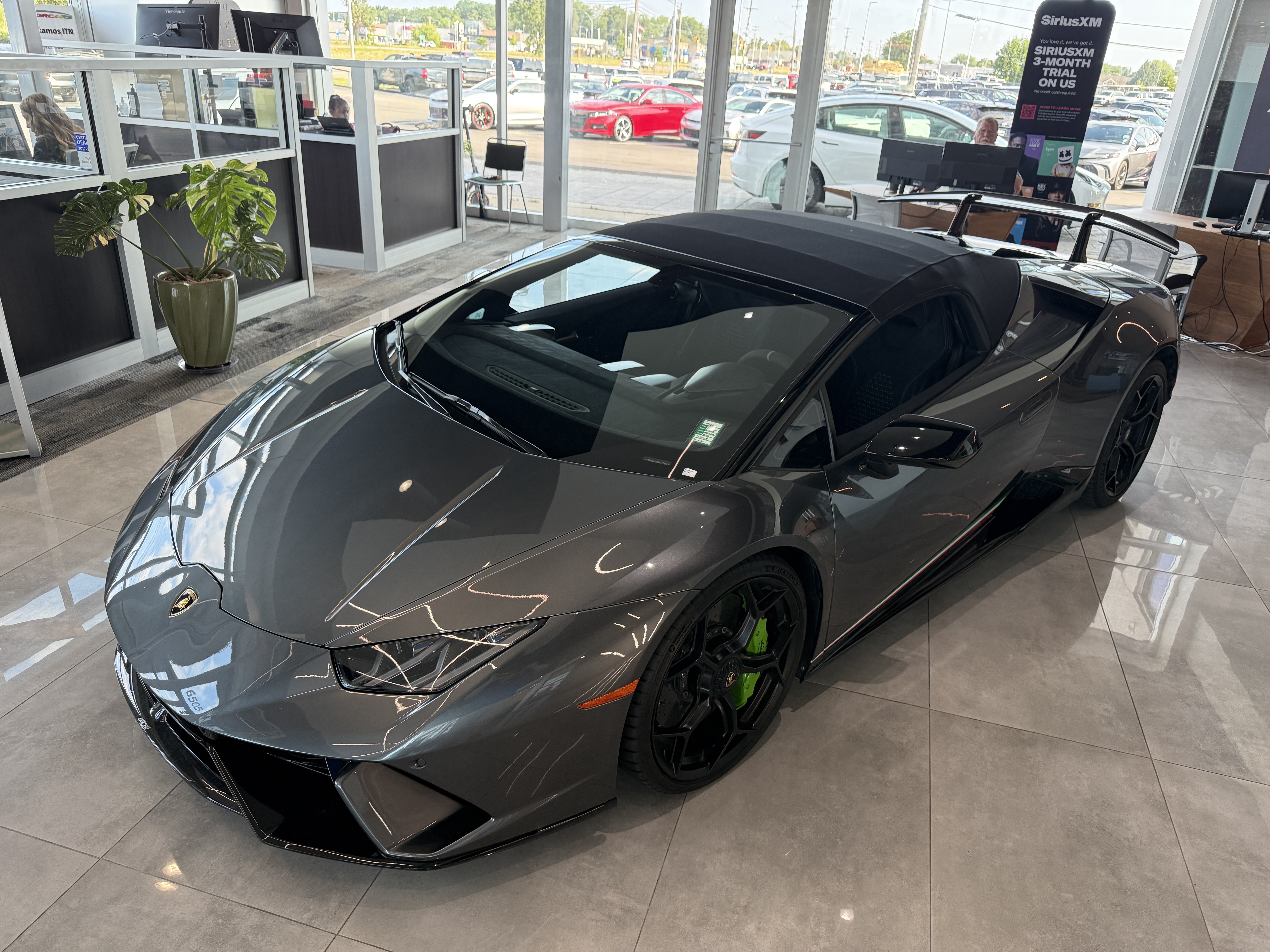 Used 2019 Lamborghini Huracan Performante AWD/4WD image 28
