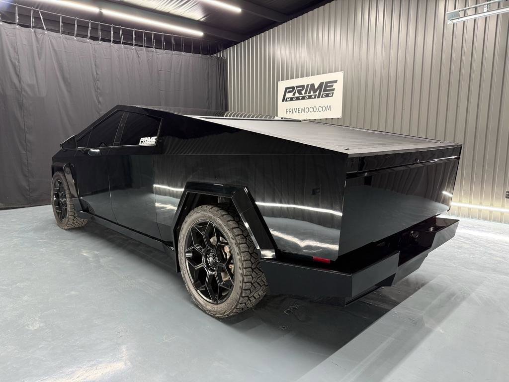 Used 2024 Tesla Cybertruck AWD Crew Cab image 4