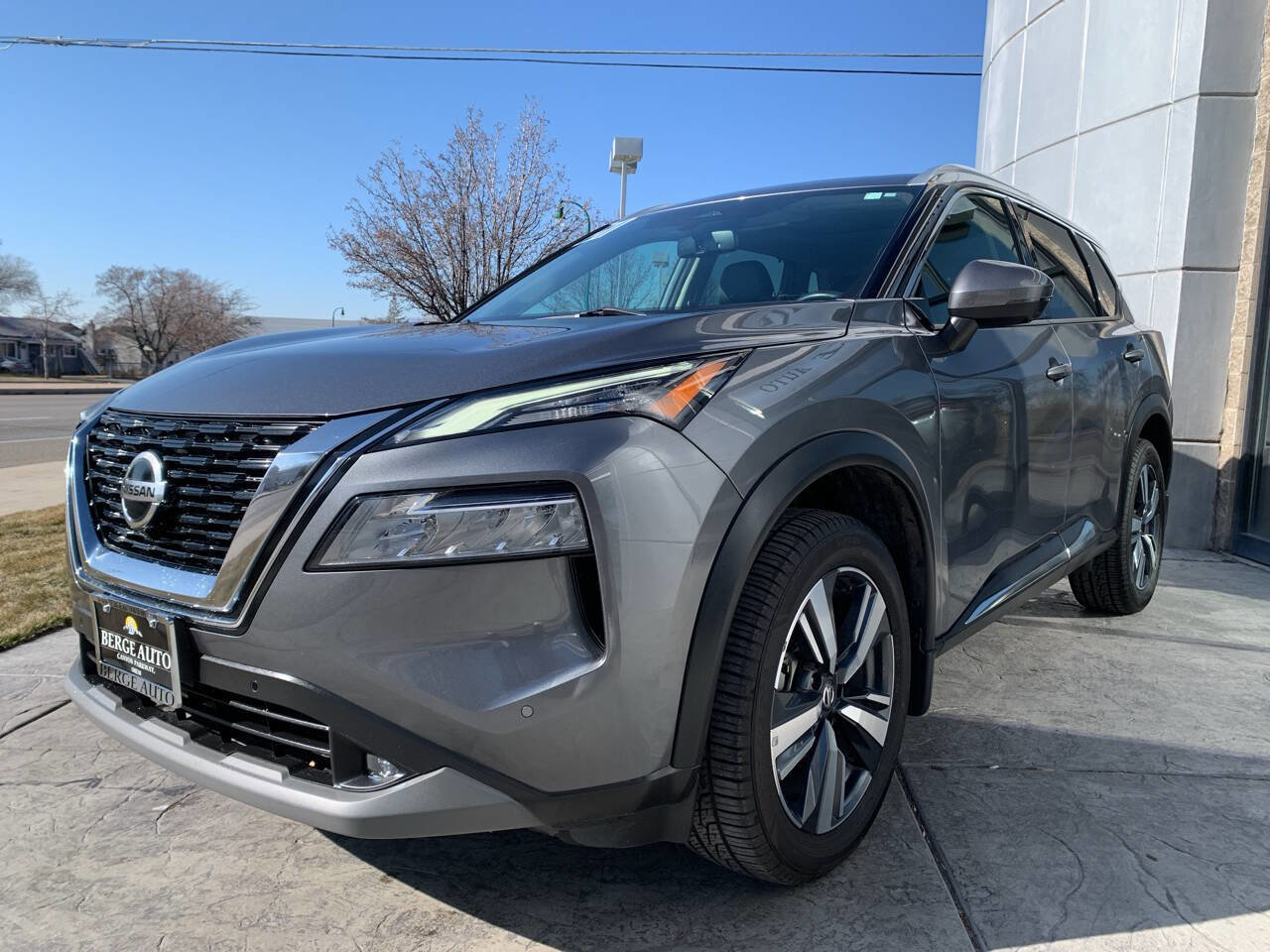 Used 2021 Nissan Rogue SL w/ Premium Package image 3