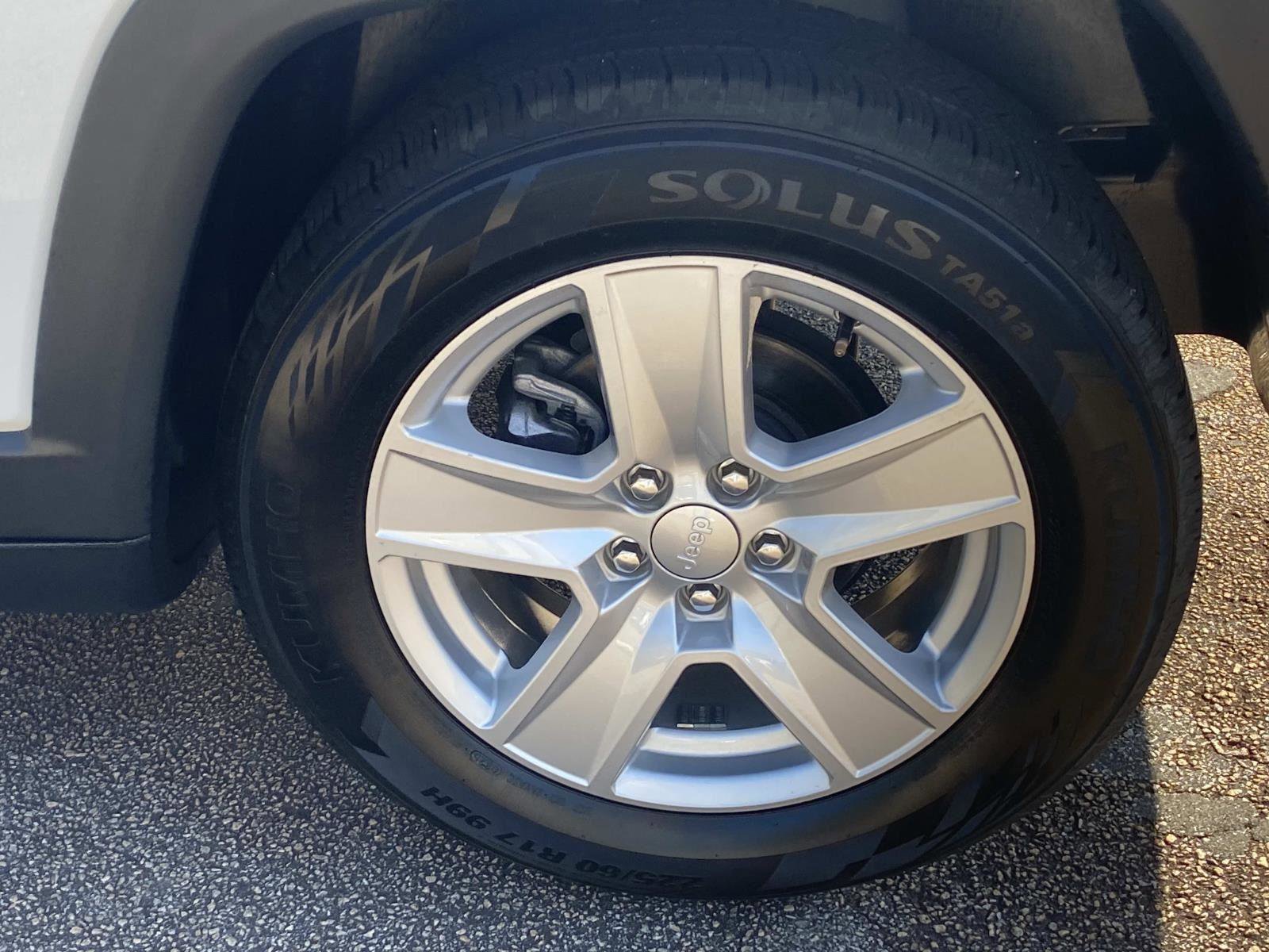 Certified 2022 Jeep Compass Latitude image 14