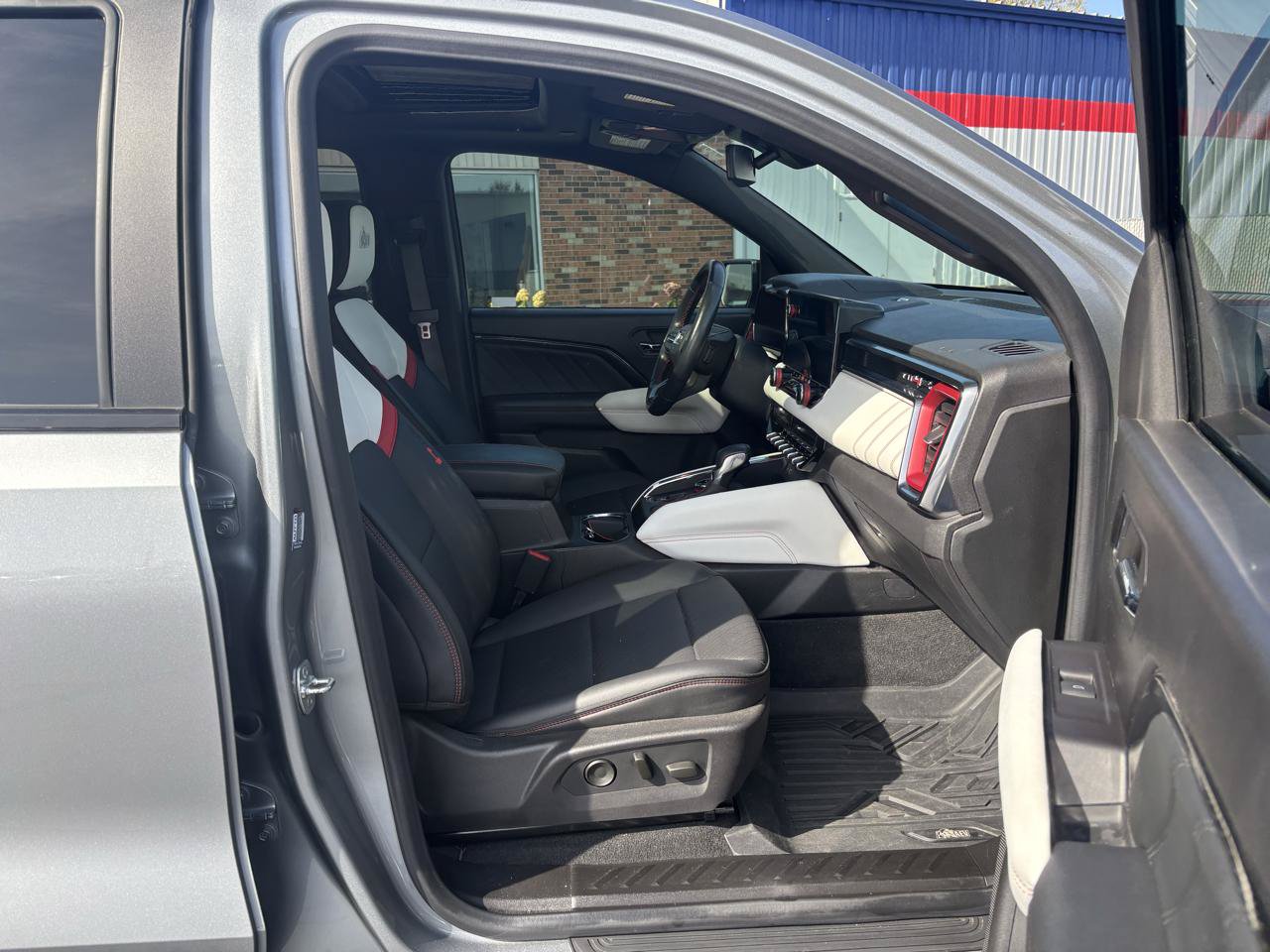 Used 2024 GMC Canyon AT4X w/ AT4X AEV Edition AWD/4WD image 14