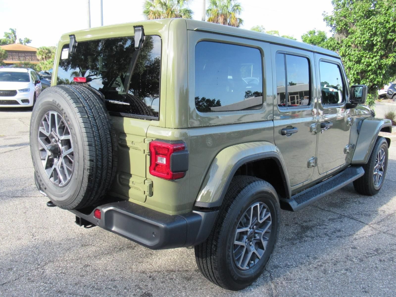 New 2026 Jeep Wrangler Unlimited Sahara AWD/4WD image 7