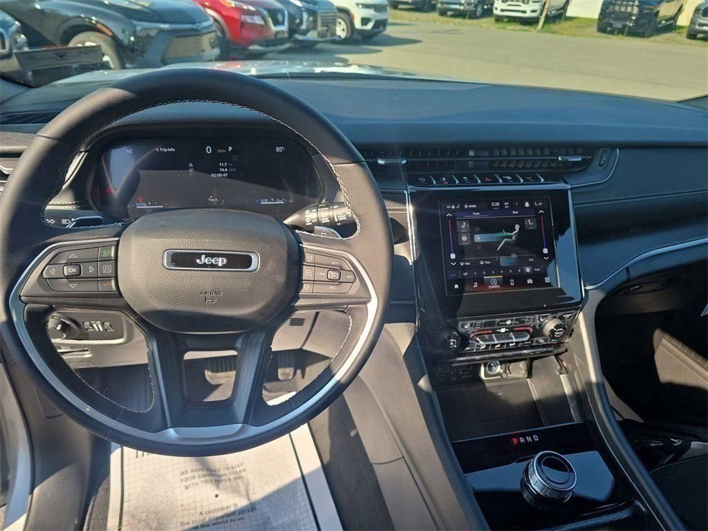 New 2025 Jeep Grand Cherokee L Altitude image 15