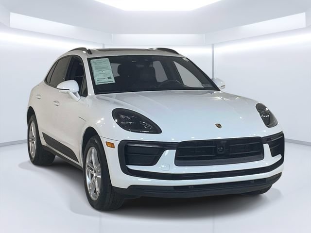 Certified 2024 Porsche Macan AWD/4WD image 9