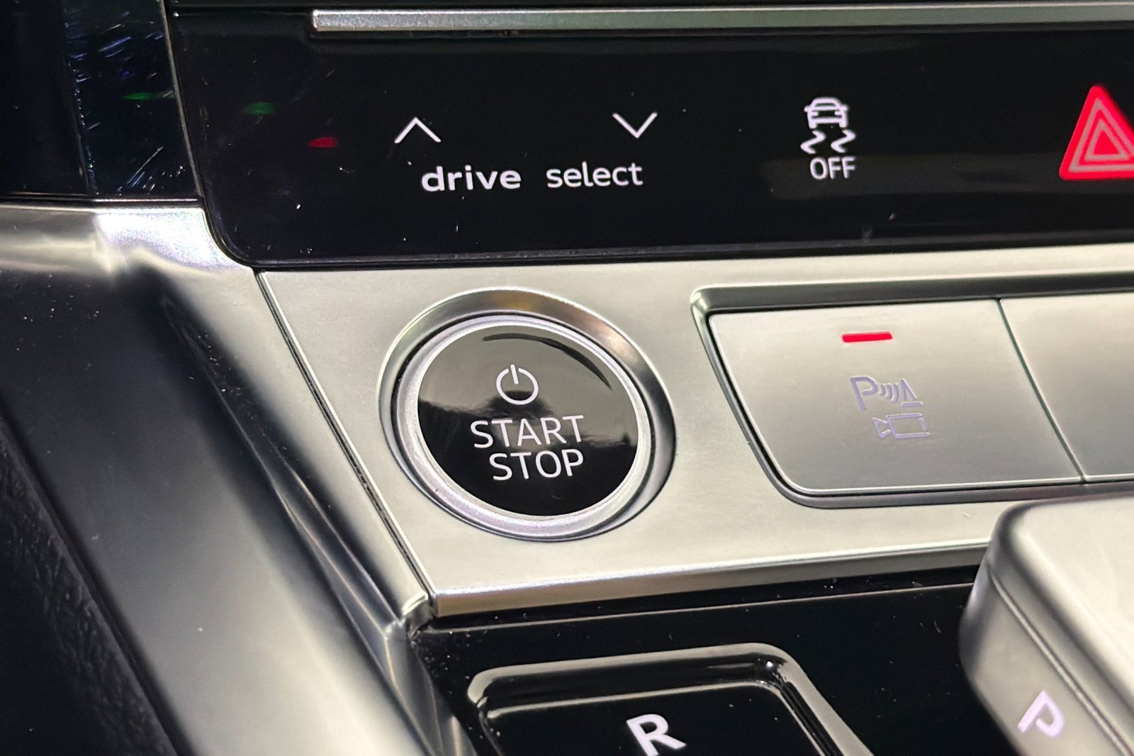 Used 2023 Audi e-tron Premium Plus w/ Premium Plus Package AWD/4WD image 22