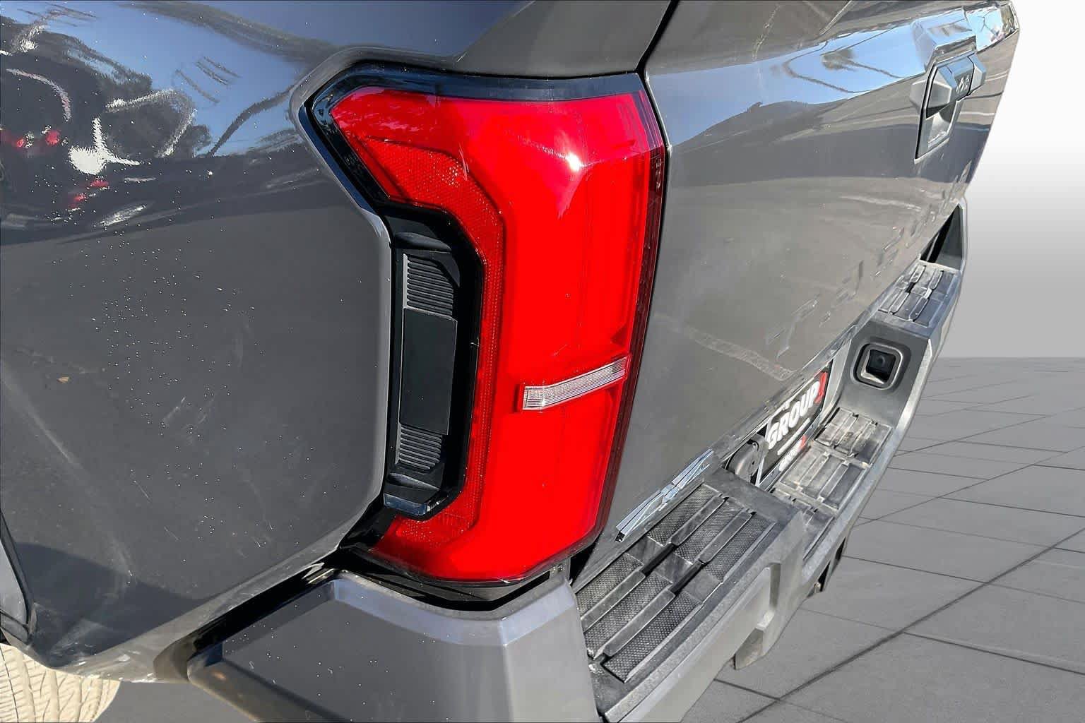 Certified 2025 Toyota Tacoma SR5 AWD/4WD image 28