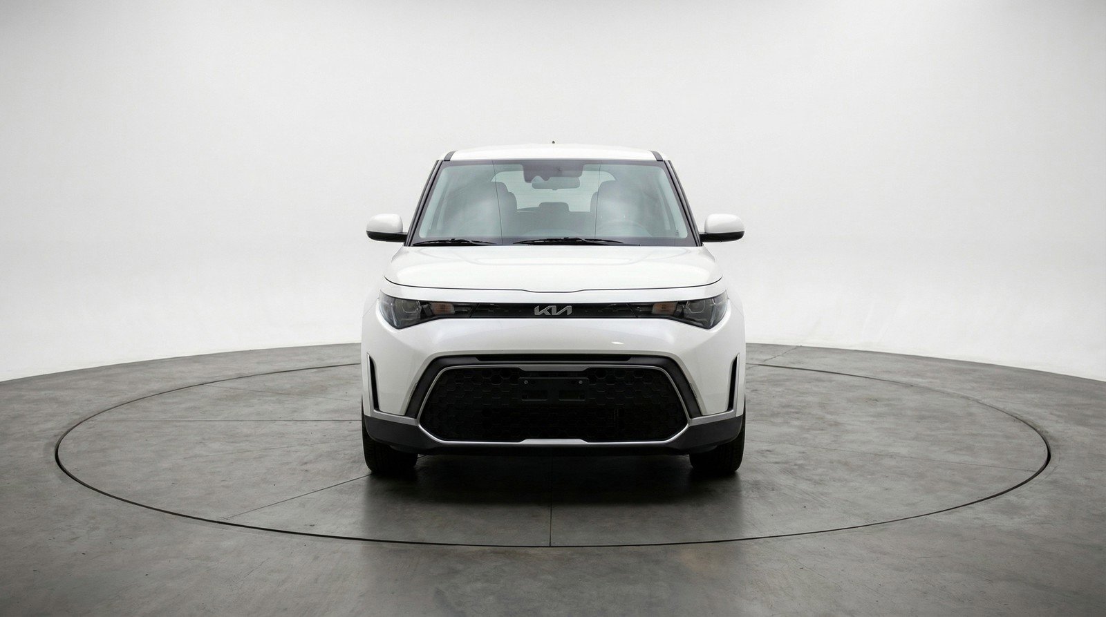 Used 2025 Kia Soul LX w/ LX Technology Package image 2