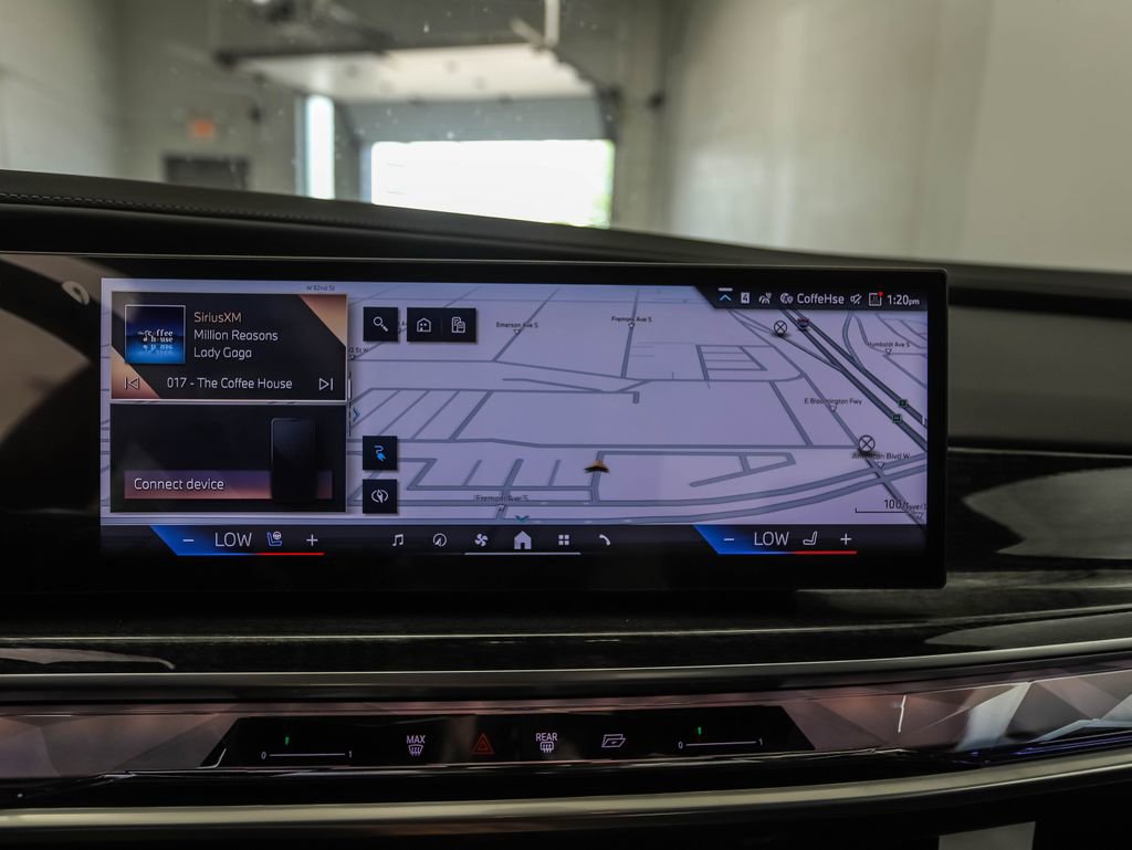 New 2025 BMW i7 xDrive60 image 18