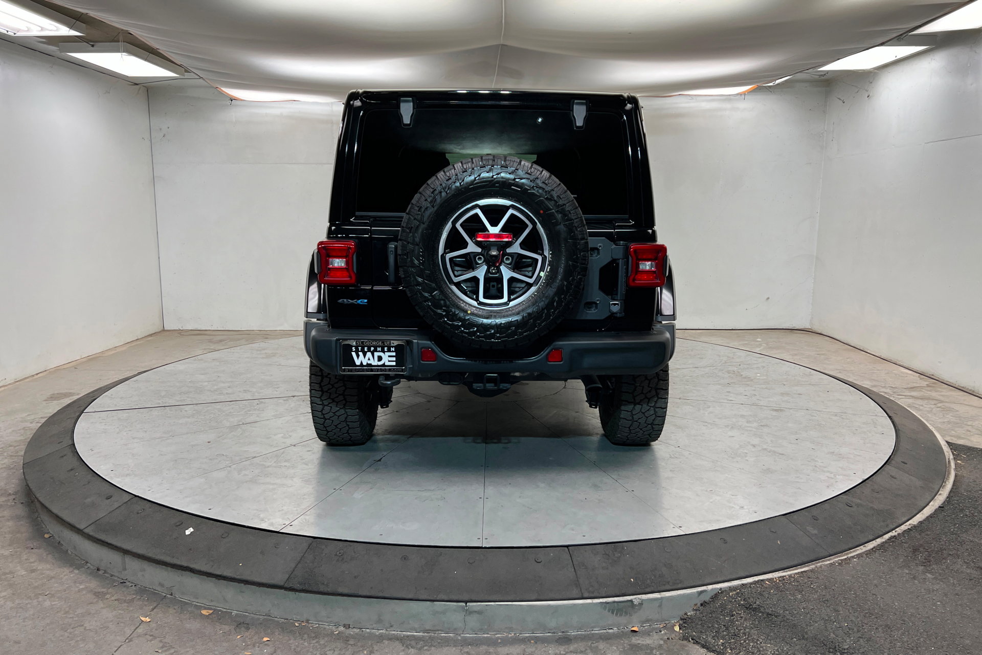 Used 2021 Jeep Wrangler Unlimited Rubicon 4xe w/ Steel Bumper Group image 4