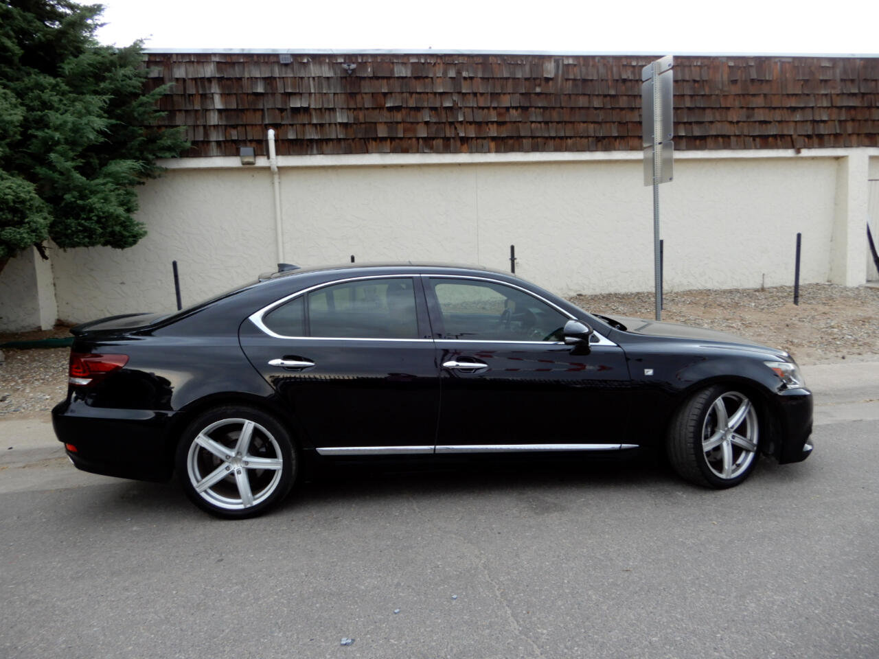 Used 2015 Lexus LS 460 w/ F Sport Package image 4