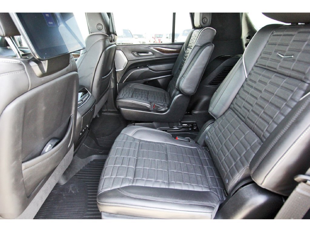 Certified 2024 Cadillac Escalade Sport Platinum w/ LPO, ONYX Package AWD/4WD image 7