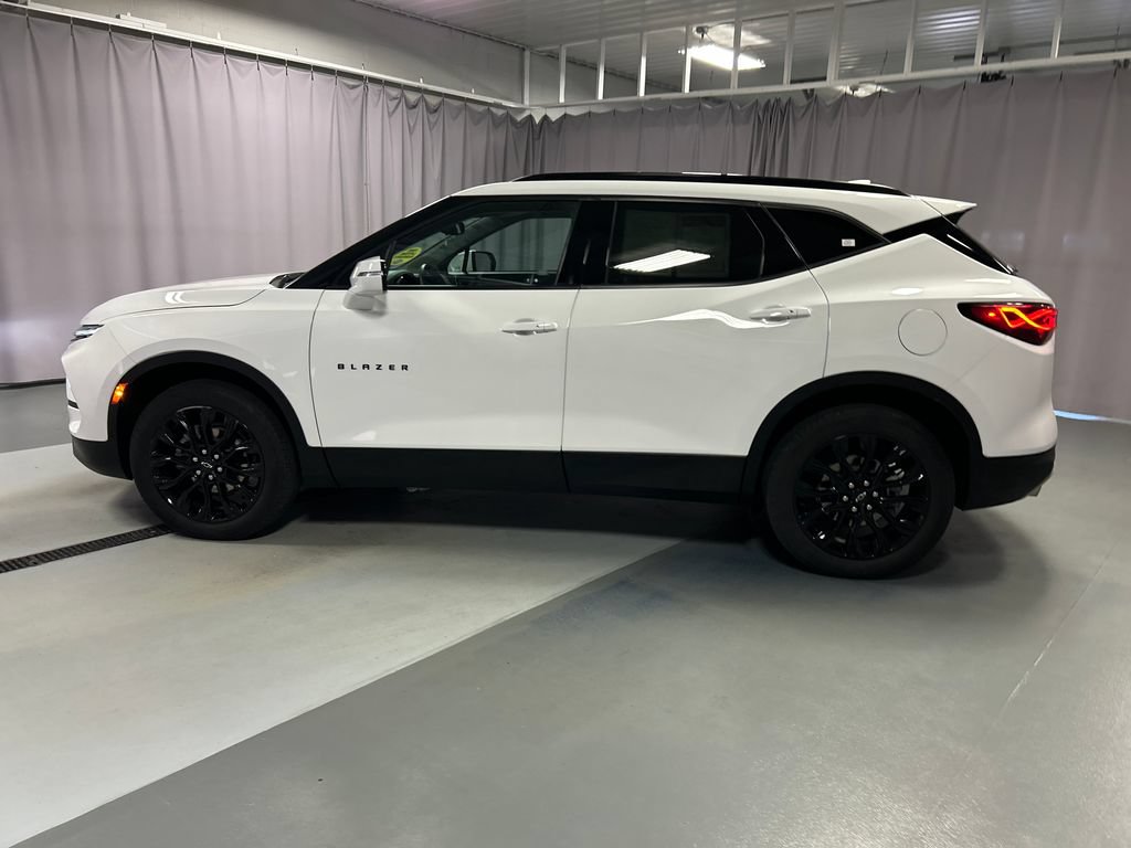 Used 2023 Chevrolet Blazer LT w/ LPO, Black Sport Package AWD/4WD image 4