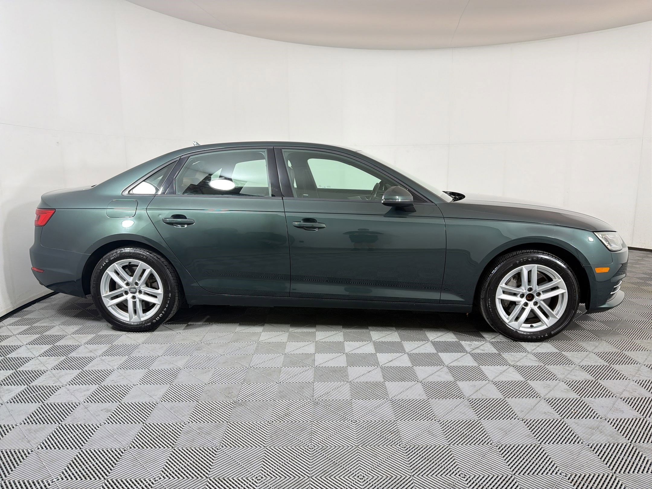 Used 2017 Audi A4 2.0T Premium FWD image 8