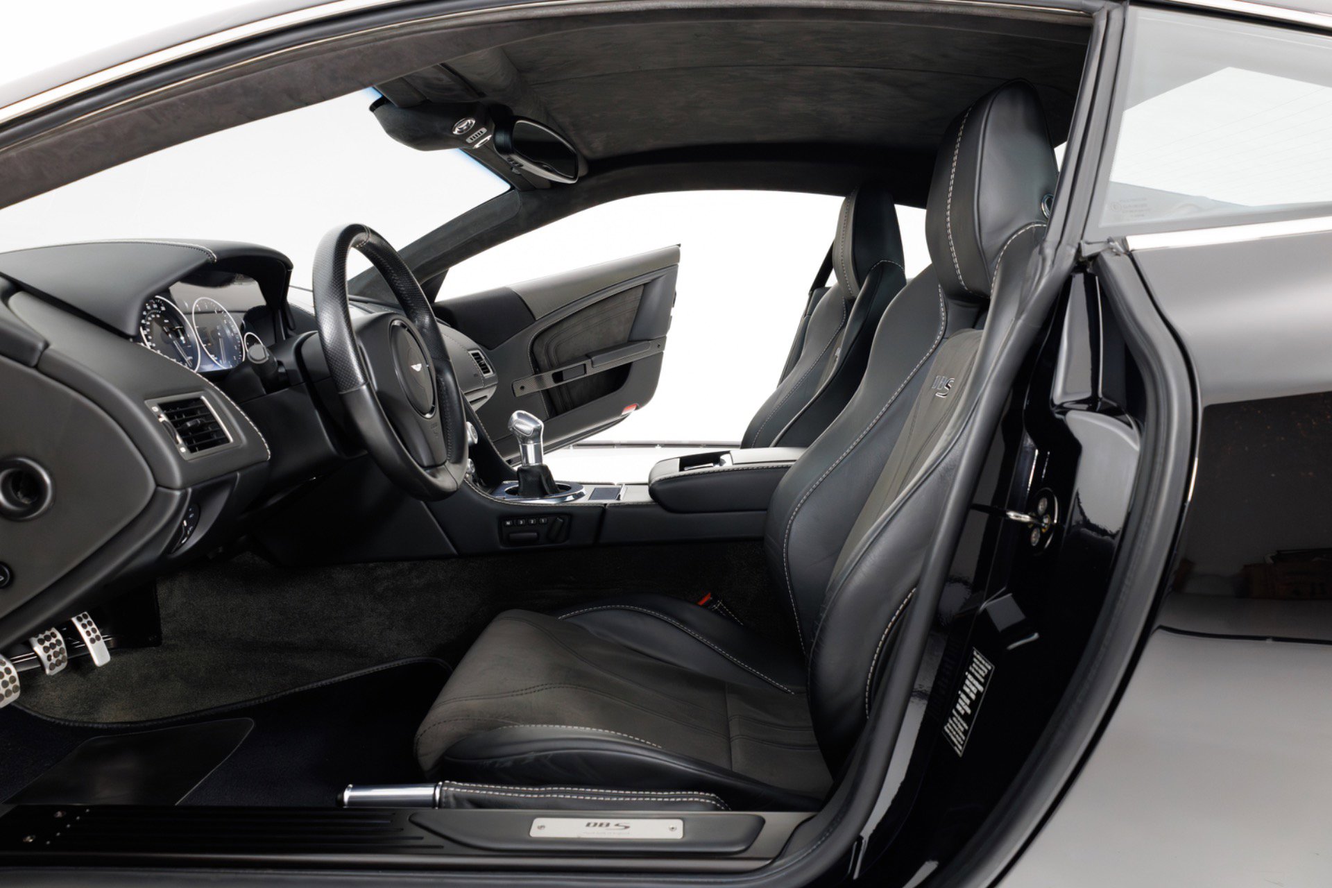 Used 2009 Aston Martin DBS Coupe RWD image 14