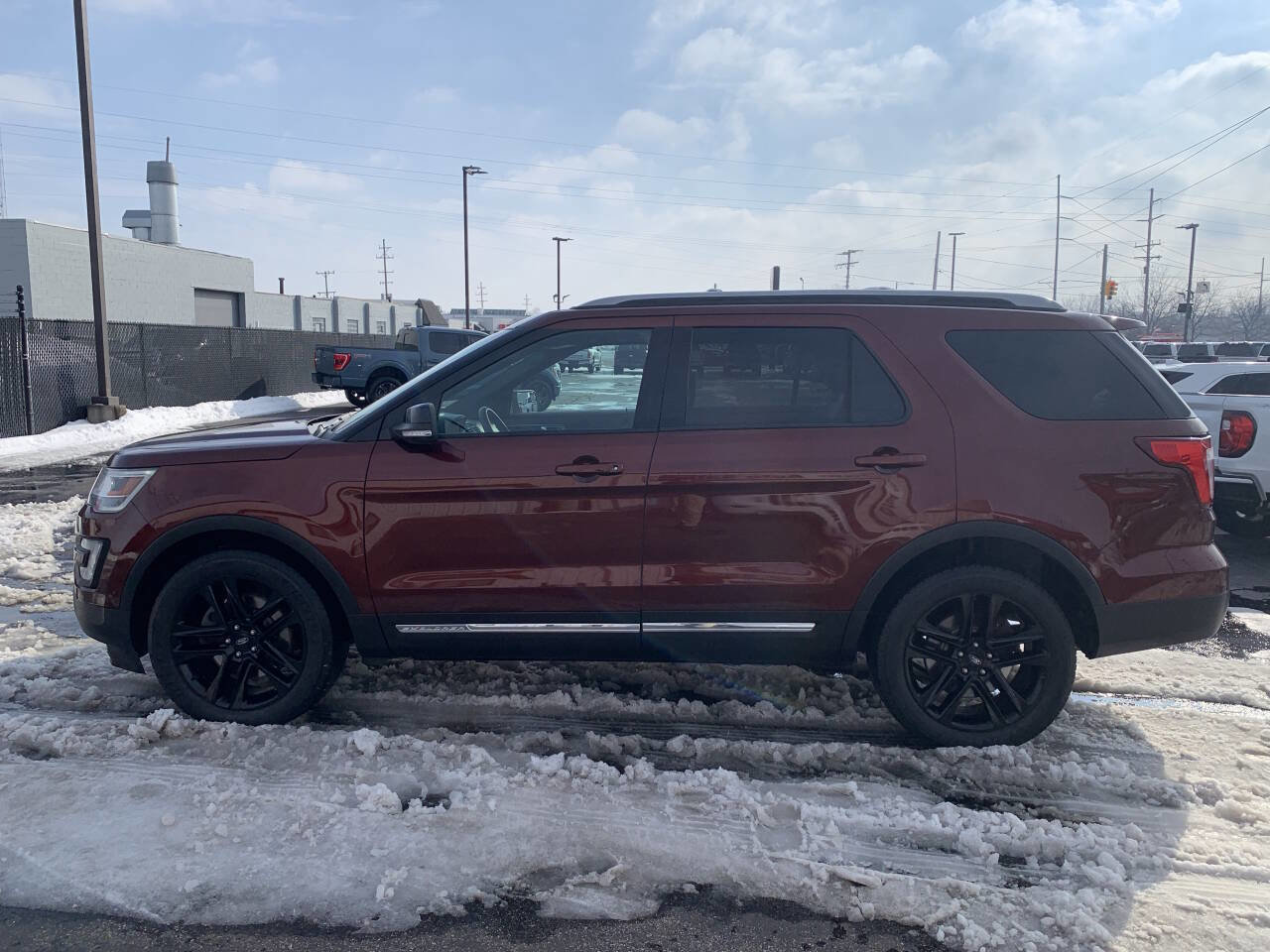 Used 2016 Ford Explorer XLT w/ Equipment Group 202A image 10