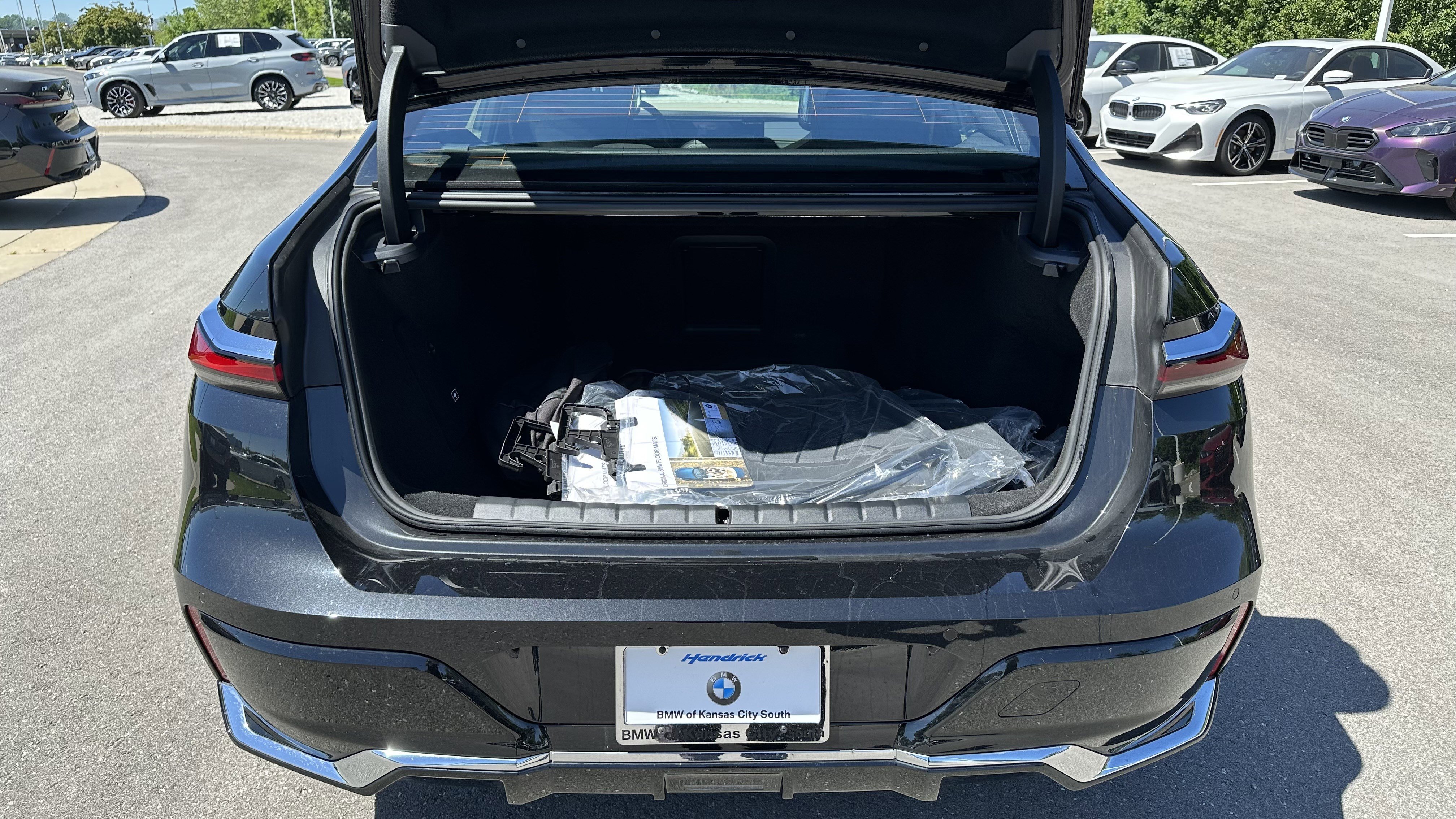 Used 2025 BMW i7 eDrive50 w/ M Sport Package image 31