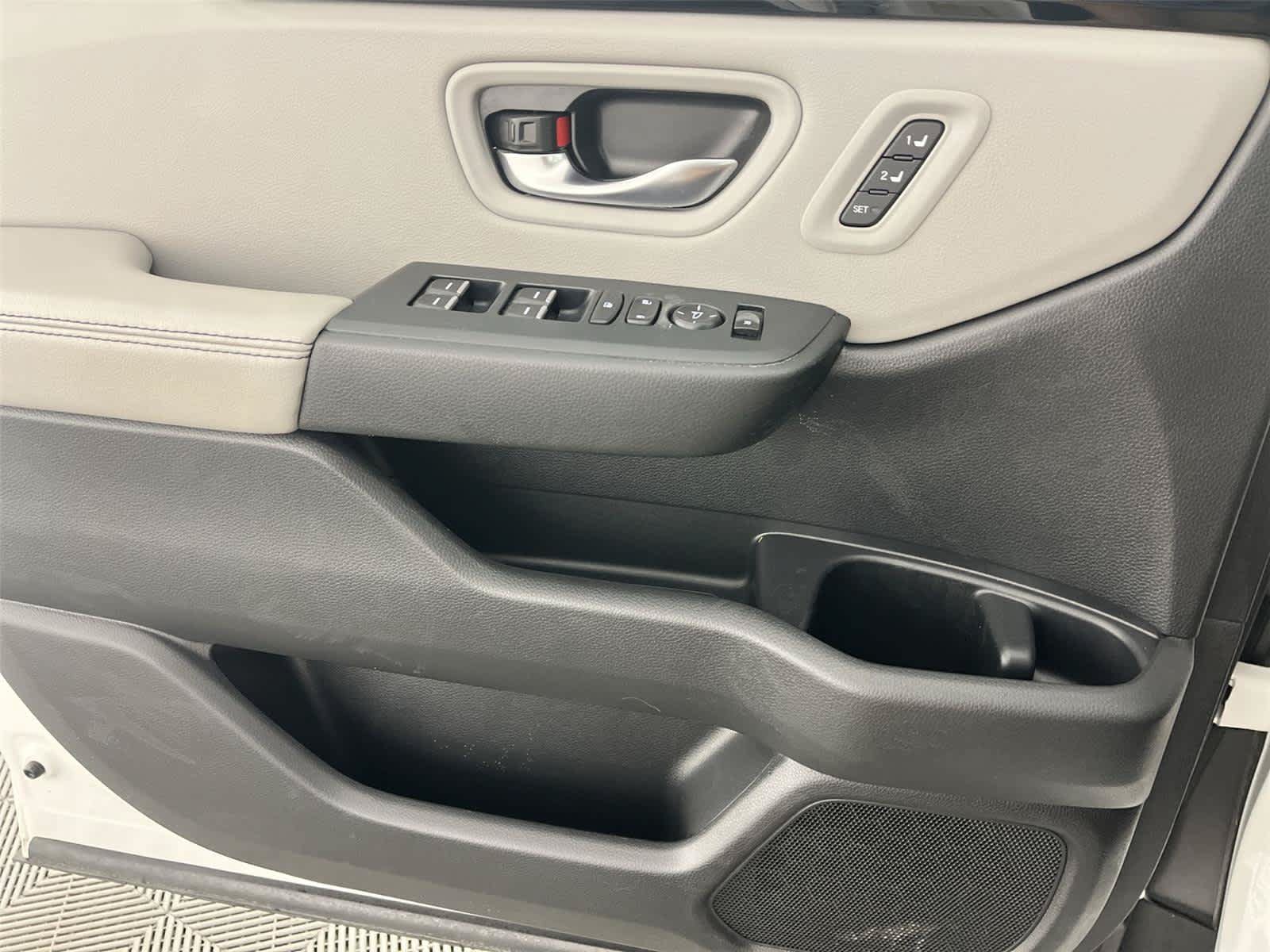 Used 2025 Honda Pilot EX-L image 31