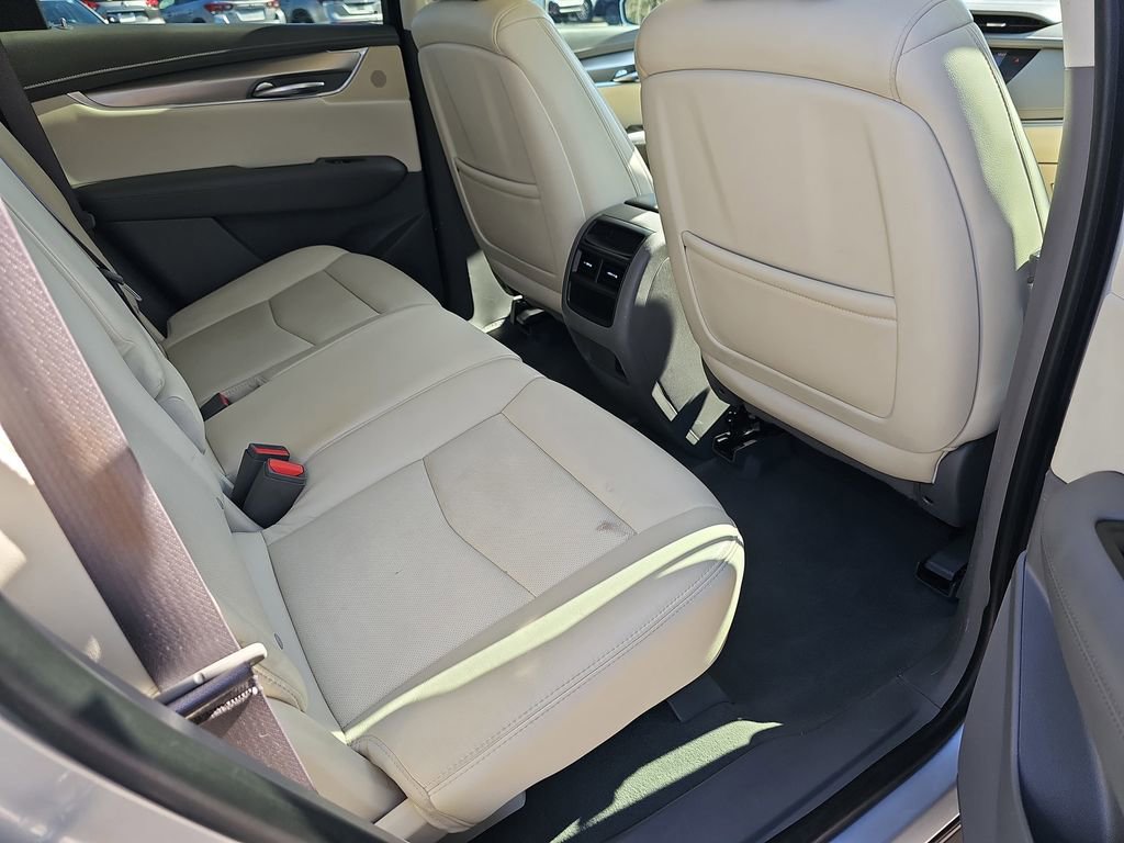 Used 2017 Cadillac XT5 Luxury w/ Driver Awareness Package image 14