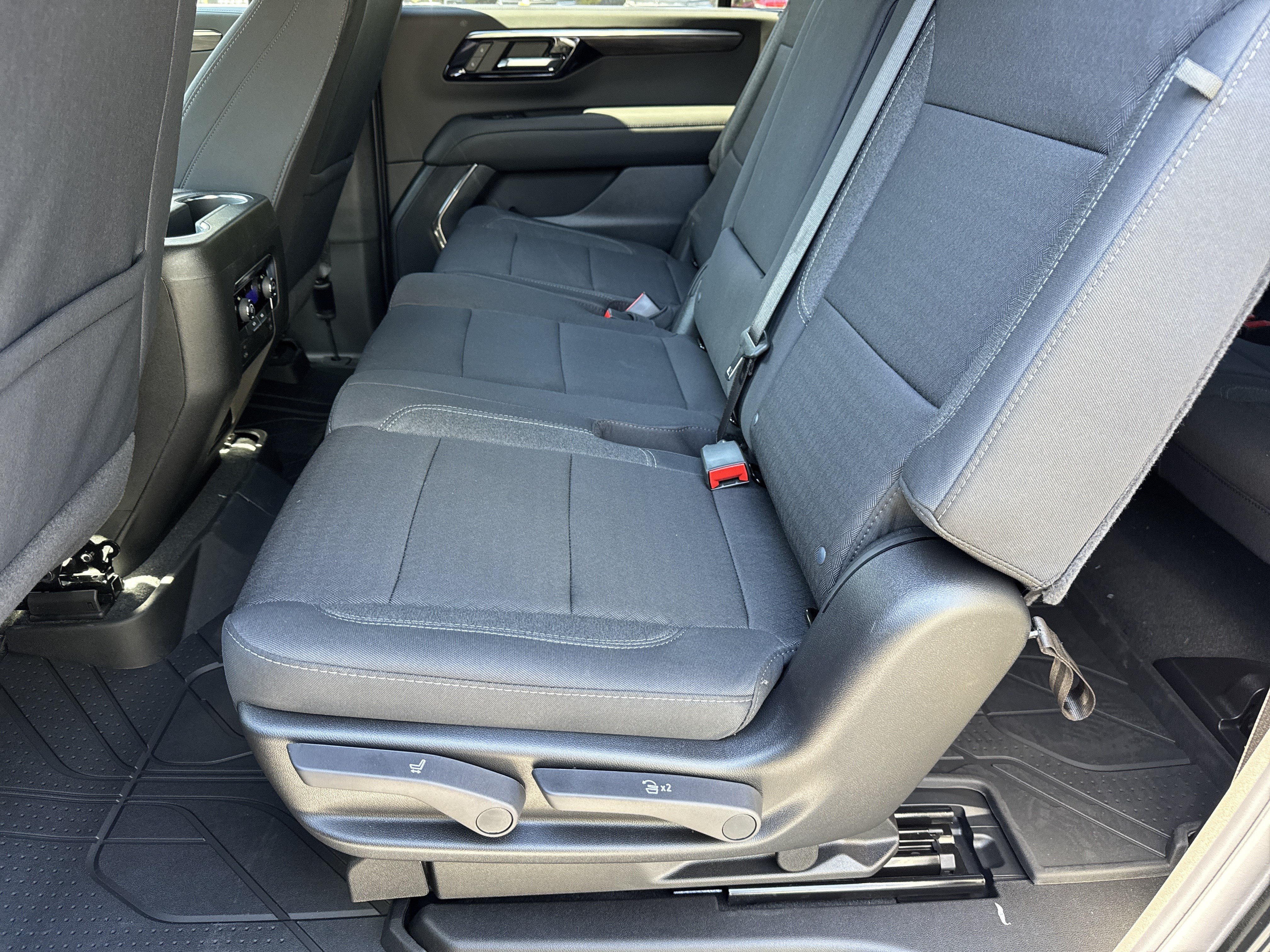 New 2026 Chevrolet Suburban LS RWD image 20