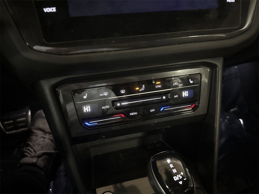 Used 2022 Volkswagen Tiguan SE R-Line image 17