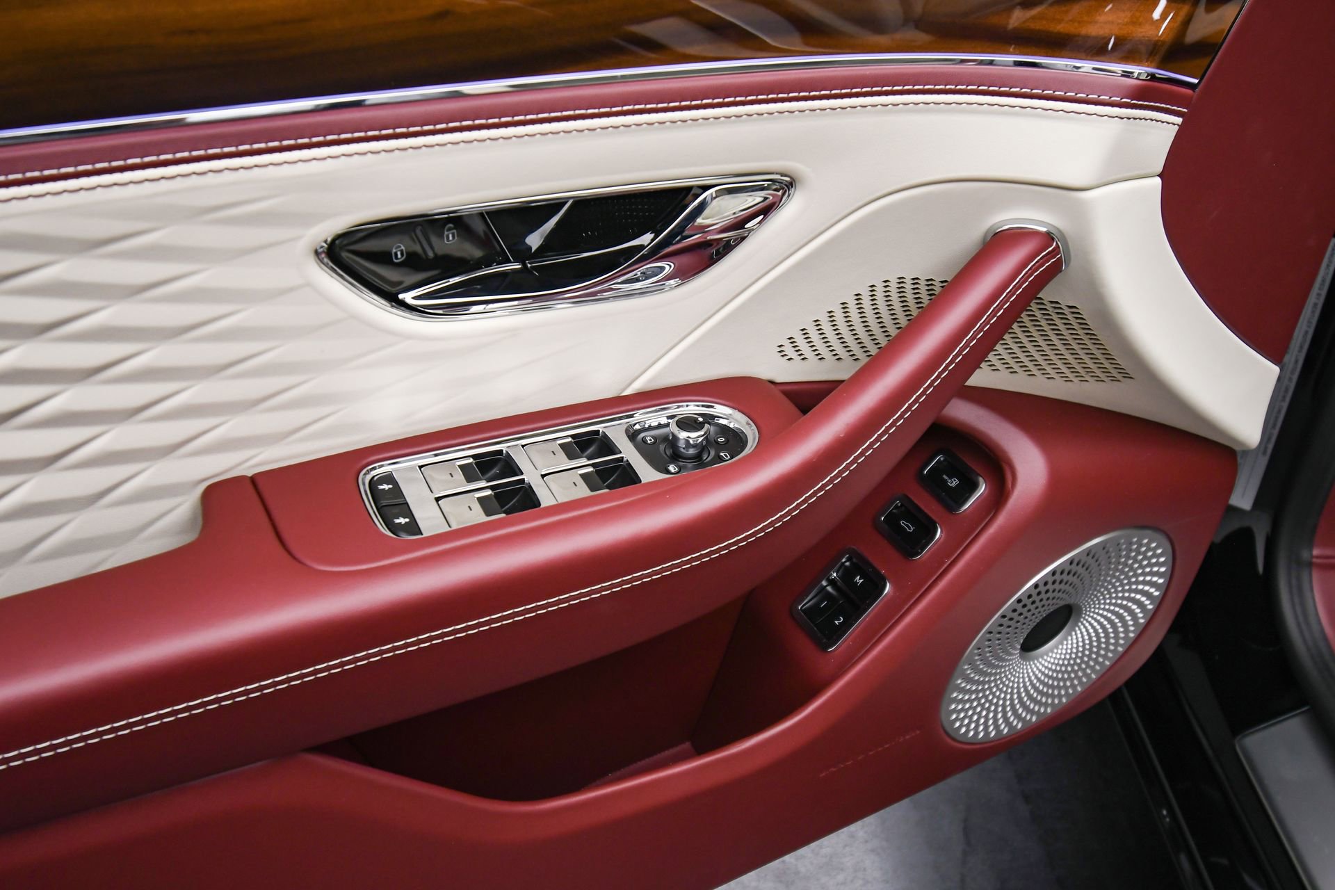 New 2026 Bentley Flying Spur Plug-In Hybrid image 41