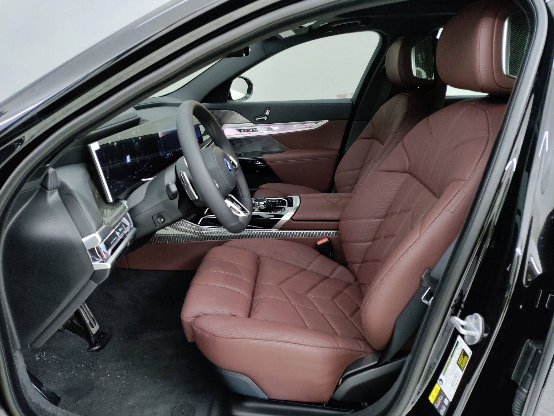 Used 2025 BMW i7 eDrive50 w/ M Sport Package RWD image 12