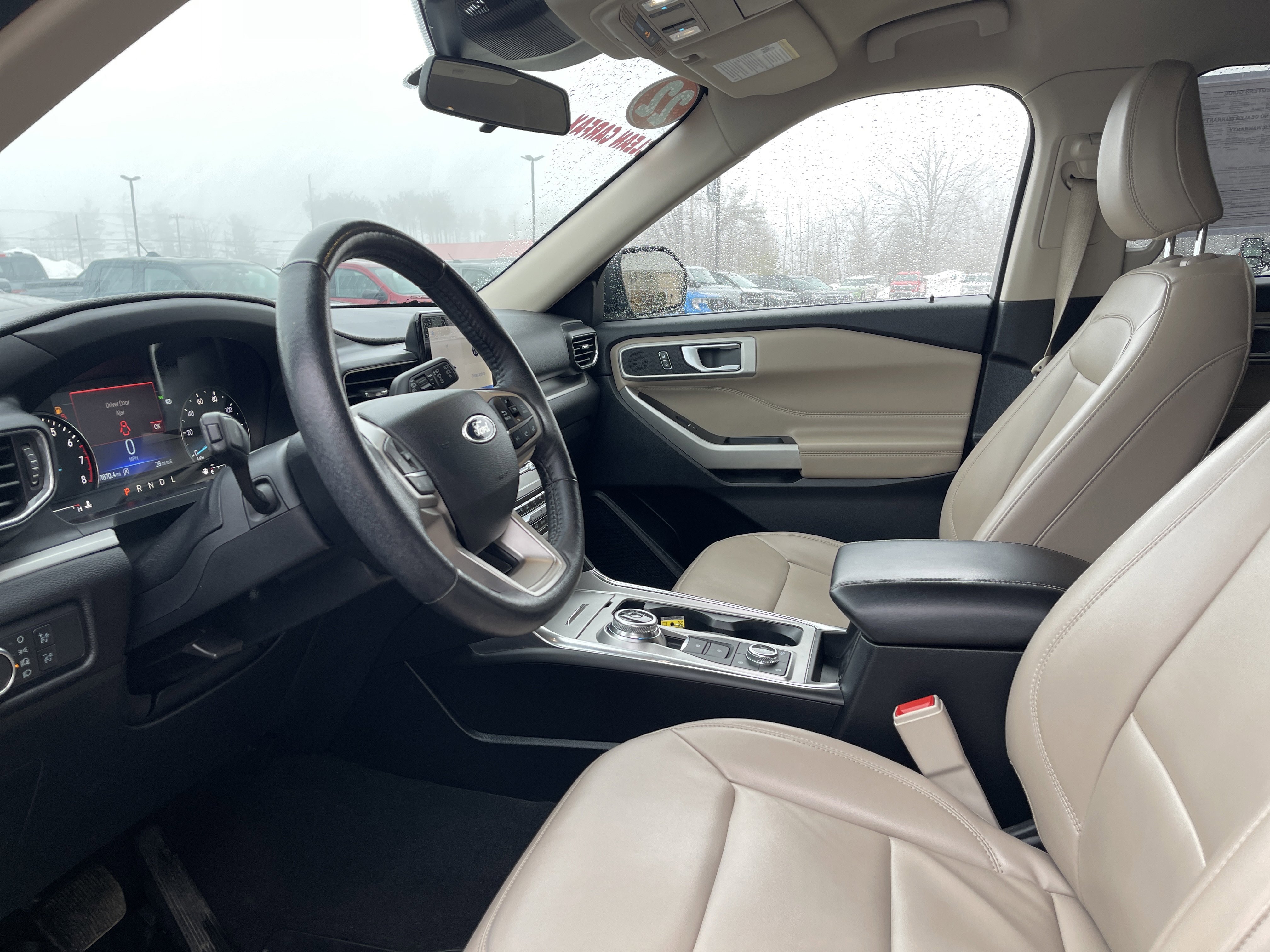 Used 2022 Ford Explorer XLT image 12