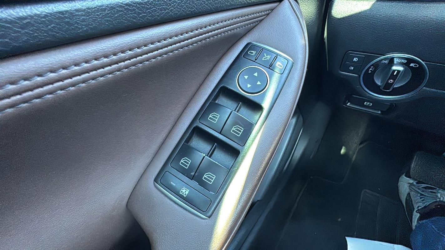 Used 2018 INFINITI QX30 Premium w/ Technology Package image 24