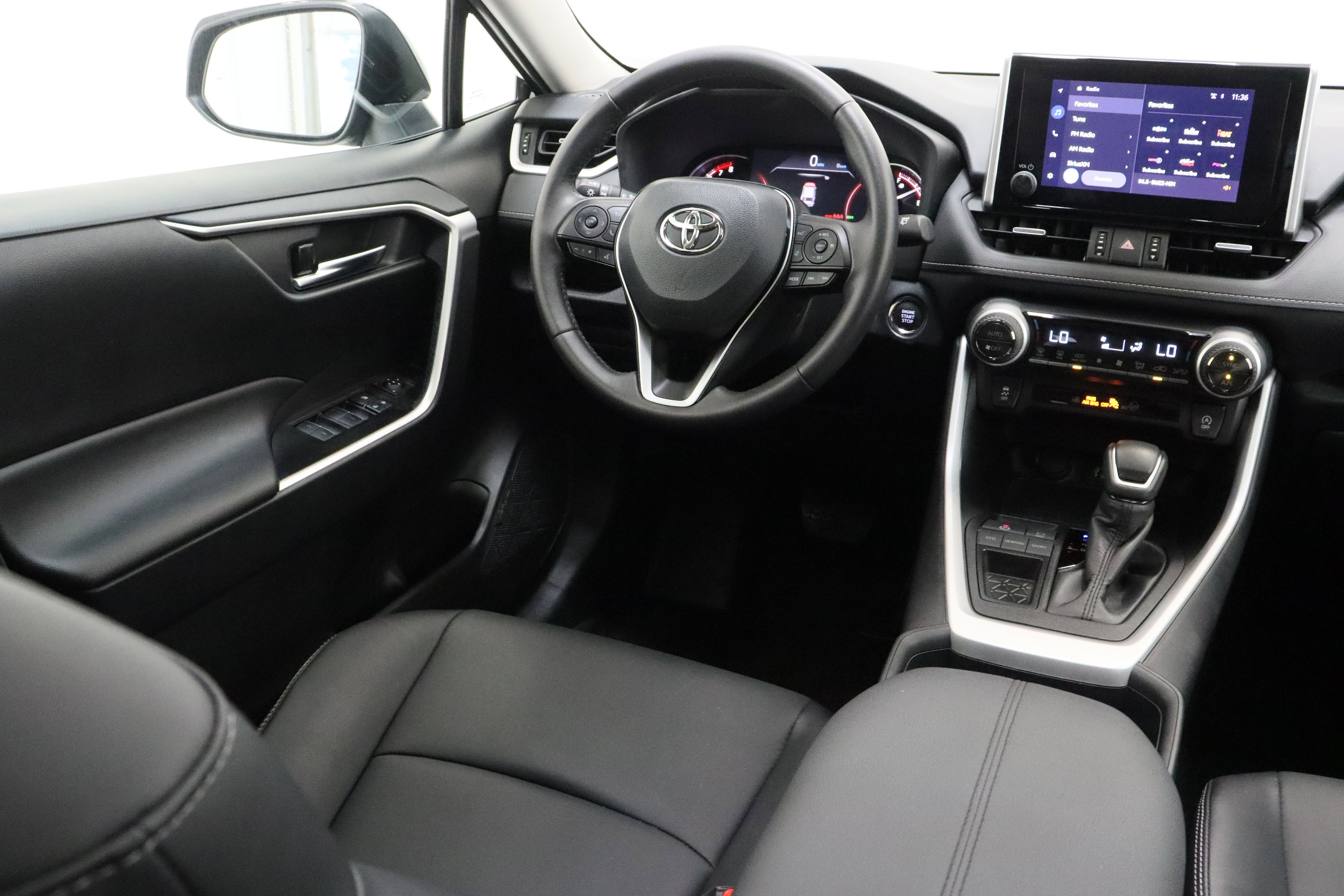 Used 2025 Toyota RAV4 XLE Premium FWD image 31