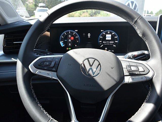 New 2025 Volkswagen Tiguan SE image 10