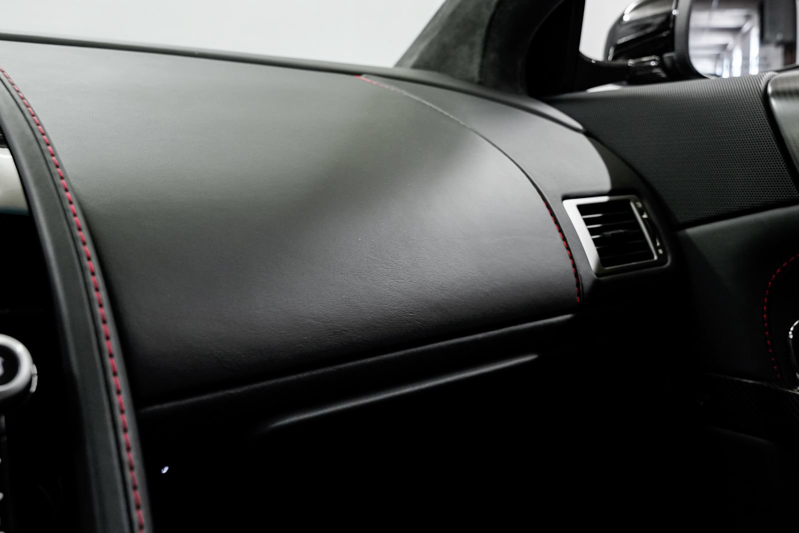 Used 2009 Aston Martin DBS Coupe RWD image 16