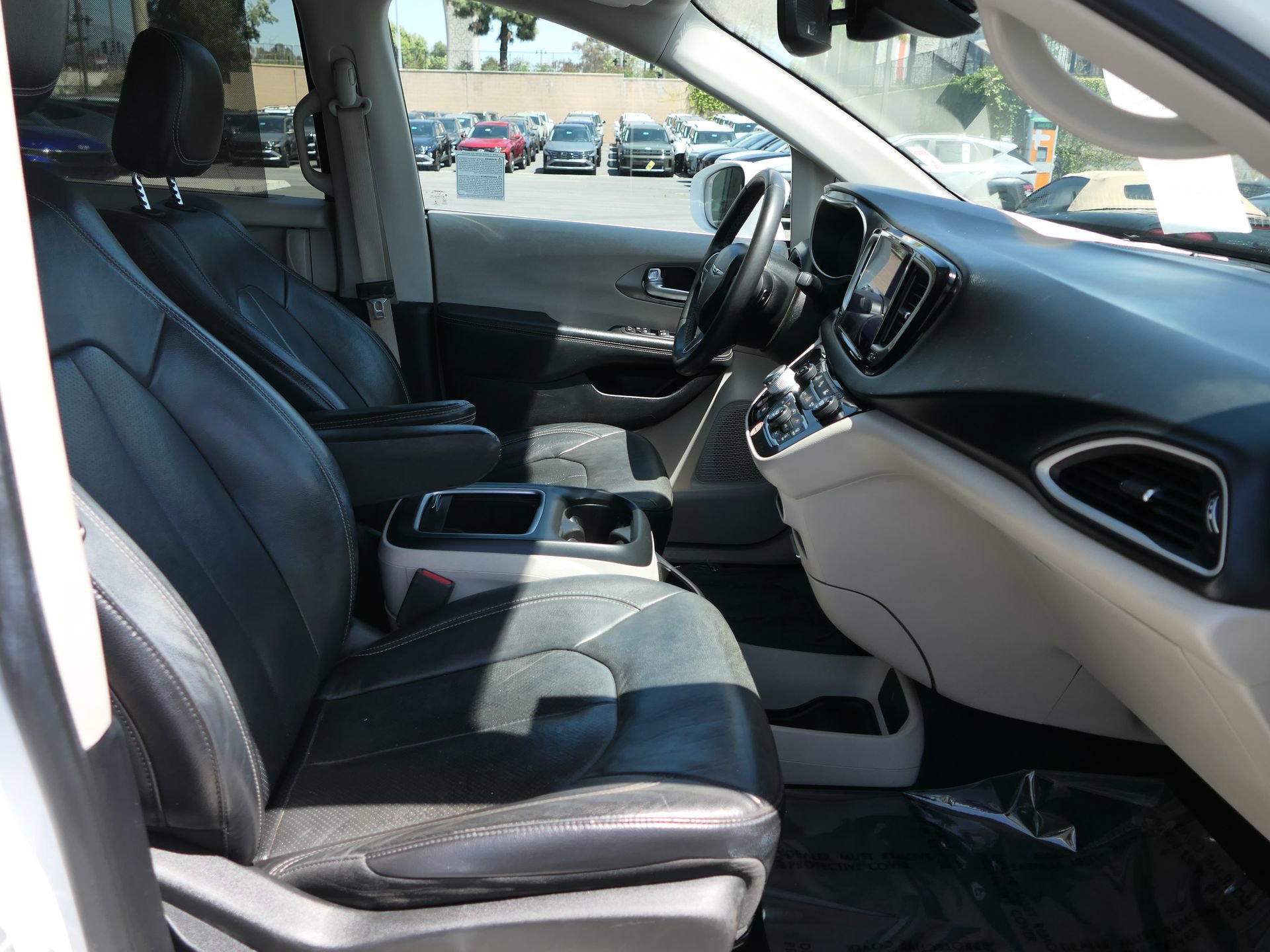 Used 2022 Chrysler Pacifica Touring-L image 27