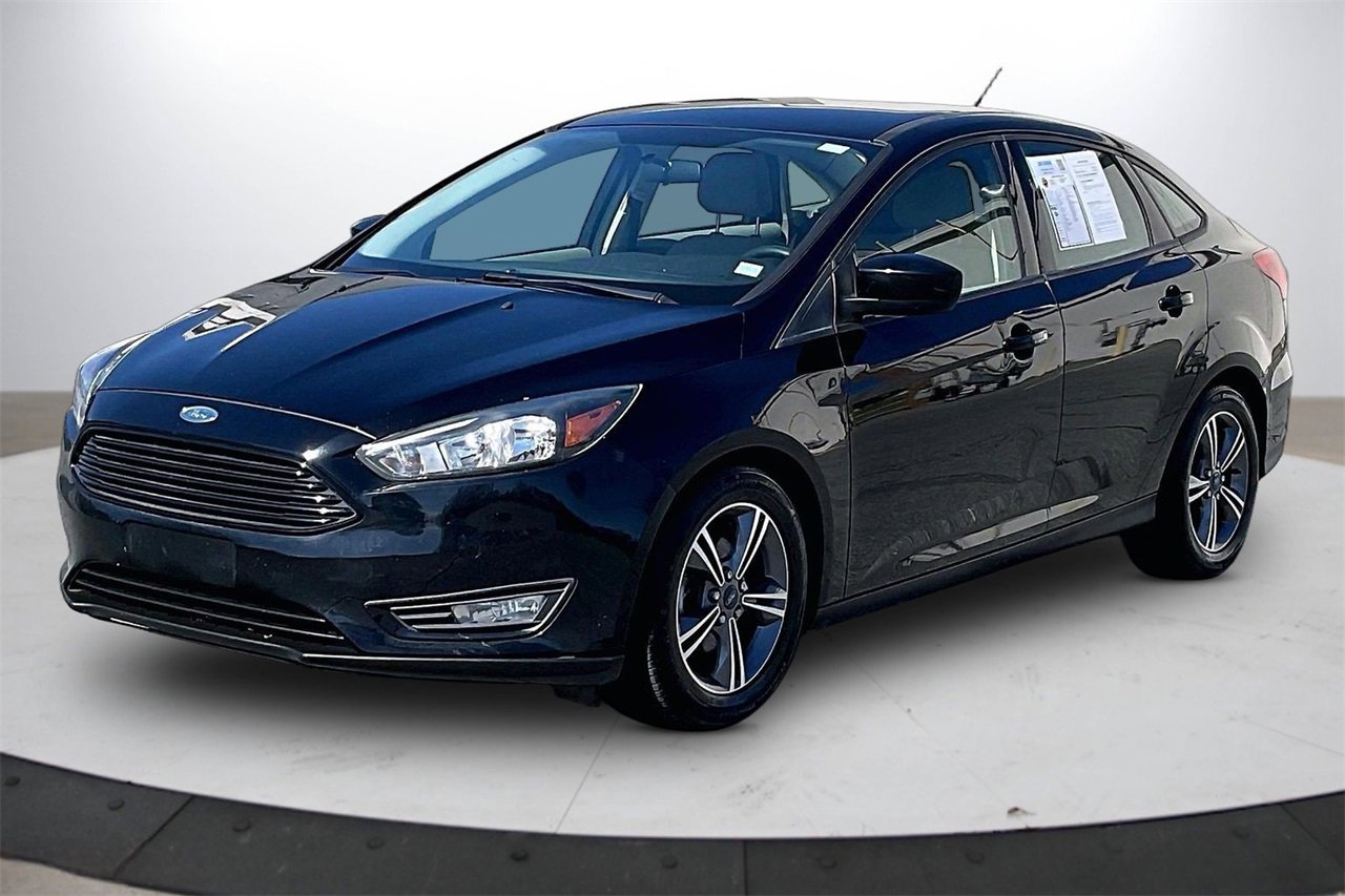 Used 2018 Ford Focus SE w/ SE Appearance Package image 4