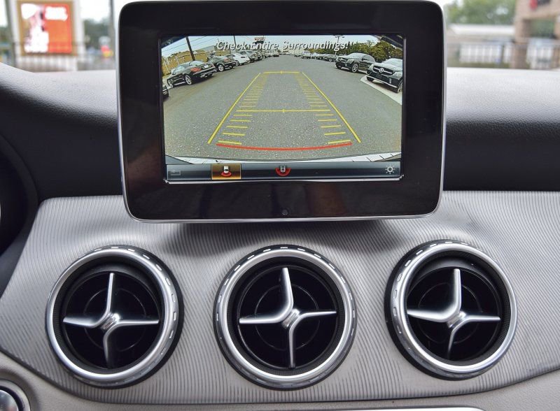 Used 2017 Mercedes-Benz GLA 250 4MATIC image 38